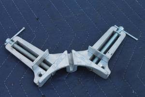 lot 95 image: PONY CORNER AND SPLICING CLAMP&nbsp No. 9165&nbsp