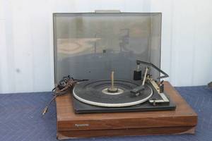 lot 104 image: VINTAGE PANASONIC AUTOMATIC TURNTABLE PLAYER , RD-3100
