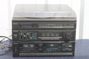 lot 119 image: PANASONIC QUARTZ SYNTHESIZER AMFM STEREO CONTROL AMPLIFIER DOUBLE CASSETTE DECK AUTOMATIC TURNTABLE MUSIC SYSTEM SG-D16