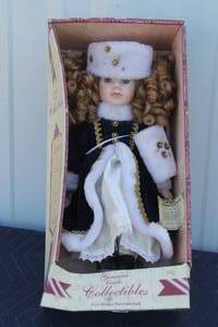 lot 137 image: VINTAGE GENUINE CUDDLE COLLECTIBLE PORCELAIN DOLL WITH COA IN ORIGINAL BOX&nbsp