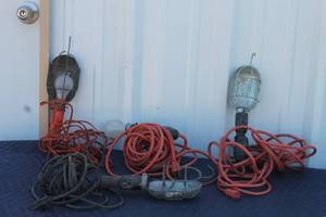 lot 139 image: TOTAL OF 4 SHOP DROP&nbsp WORK LIGHTS&nbsp WITH METAL CAGES&nbsp