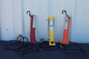 lot 140 image: TOTAL OF 3 ASSORTED BRAND FLUORESCENT WORK LIGHTS&nbsp