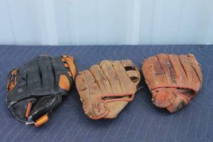 lot 157 image: TOTAL OF 3 WILSON LEATHER BASEBALL GLOVES&nbsp