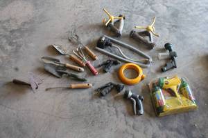 lot 166 image: ASSORTED MISC GARDENING TOOL LOT  SEE PICS&nbsp