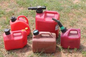 lot 183 image: TOTAL OF 5 GAS CANS ,&nbsp 1 GALLON - 2.5 GALLON&nbsp