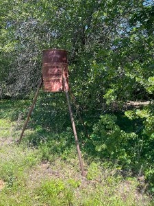 lot 234 image: DEER FEEDER ( ABOUT 8-10 FT TALL )&nbsp
