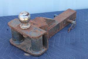 lot 202 image: TRAILER HITCH , 3500 LB CAPACITY&nbsp