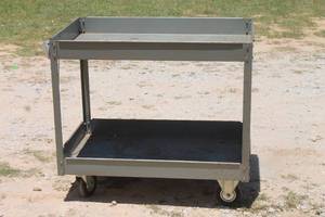 lot 207 image: JET EQUIPMENT &amp TOOL TWO TIER METAL SERVICE ROLLING CART , SC-2436&nbsp