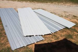 lot 209 image: TOTAL OF 4 SHEET METAL ROOFINGSIDING&nbsp , 8FT - 12 FT&nbsp