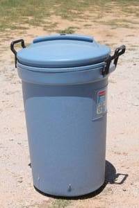 lot 211 image: RUBBERMAID ROUGHNECK&nbsp 32-GALLON REFUSE CONTAINER WITH LID &amp HANDLES&nbsp