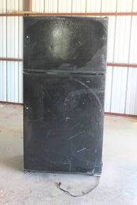 lot 214 image: GENERAL ELECTRIC COMPANY GTH21KBWBB BLACK TOP FREEZER&nbsp REFRIGERATOR 21.0 CU.FT