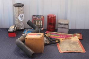 lot 222 image: MISC CAR PARTS LOT  SEE PICS&nbsp