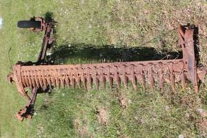 lot 226 image: SICKLE BAR MOWER TRACTOR ATTATCHMENT&nbsp