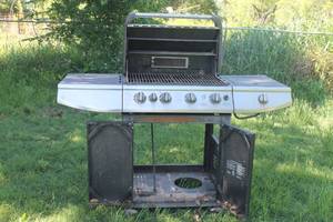 lot 228 image: BRINKMANN PRO SERIES GAS GRILL&nbsp