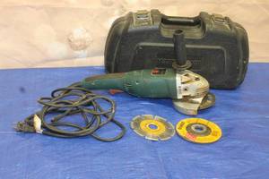 lot 31 image: MASTERHAND 5 HEAVY DUTY CORDED&nbsp GRINDER WITH 3- GRINDING WHEELS&nbsp &amp CARRY CASE&nbsp