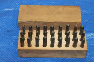 lot 41 image: SEARS ROEBUCK AND CO 1-SET 937924 MACHINE CUT STEEL LETTER FIGURES SIZE 18 IN ORIGINAL BOX (27PC)&nbsp
