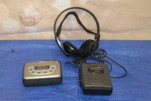 lot 45 image: TOTAL OF 2 VINTAGE STEREO CASSETTE PLAYER , RCA &amp GPX WITH OPTIMUS NOVA 71 HEADSET&nbsp