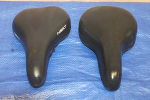 lot 48 image: TOTAL OF 2 BLACK LEATHER BIKE SEATS , SELLE ROYAL &amp NEXT&nbsp