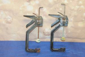 lot 60 image: TOTAL OF 2 TOGGLE QUICK - RELEASE CLAMPS&nbsp