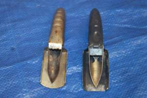 lot 61 image: TOTAL OF 2 VINTAGE OIL CAN SPROUTS&nbsp
