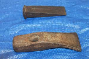 lot 63 image: TOTAL OF 2 MANUAL WOOD SPLITTING MAUL AXE HEADS , 8 &amp 10&nbsp