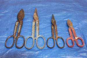 lot 65 image: TOTAL OF 4 WISS &amp KOREA STEEL&nbsp DROP FORGED TIN SNIPS , 8 , 10, 13  SEE PICS&nbsp