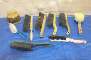 lot 80 image: TOTAL OF 9 ASSORTED COLLECTION OF&nbsp BRUSHES&nbsp
