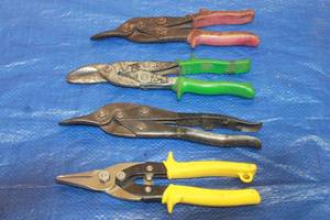 lot 82 image: TOTAL OF 4 ASSORTED BRAND SHEET METAL CUT TIN SNIPS&nbsp