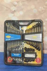 lot 84 image: NORTHERN INDUSTRIAL 32PC COMBINATION WRENCH SET IN ORIGINAL CASE&nbsp