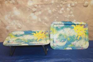 lot 104 image: TOTAL OF 2 VINTAGE 1950S PAINTED SUNMOON METAL FOLDING TV LAP TRAYS&nbsp