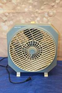 lot 114 image: PATTON 3-SPEED 17 BOX FAN&nbsp