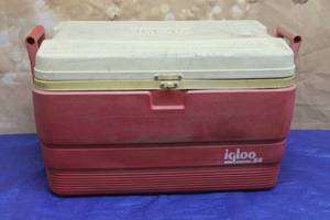 lot 118 image: VINTAGE IGLOO LEGENDS 52 ICE CHEST COOLER WITH HANDLES&nbsp