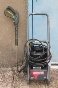lot 128 image: CRAFTSMAN BRIGGS &amp STRATTON 2000 PSI 475 SERIES 1.9 GPM GAS PRESSURE WASHER WITH GREENWORKS PRESSURE WASHER SPRAY GUN&nbsp