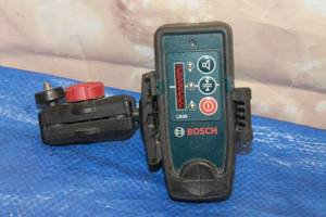lot 142 image: BOSCH LR30 RED BEAM&nbsp LASER RECEIVER WITH LASER LEVEL&nbsp RECEIVER BRACKET&nbsp