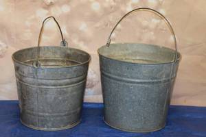 lot 161 image: TOTAL OF 2 VINTAGE GALVANIZED METAL PAIL BUCKETS WITH HANDLE , 9 &amp 10&nbsp