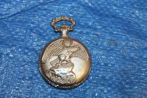 lot 191 image: VINTAGE SILVER TONE AMERICAN EAGLE QUARTZ MEN POCKET WATCH&nbsp