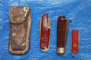 lot 194 image: TOTAL OF 3 RED MULTITOOL POCKET KNIVES , SWISS &amp IMPERIAL&nbsp