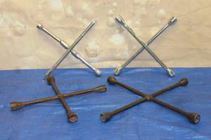 lot 201 image: TOTAL OF 4 ASSORTED BRAND TIRE IRON LUG WRENCHES&nbsp