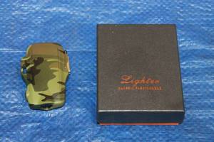 lot 209 image: CAMO QUAD CORE ARC LIGHTERLEDFASHLIGHT COMBO&nbsp