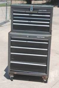 lot 221 image: GREY CRAFTSMAN 13-DRAWER TOOL BOX ON WHEELS , 27W X 18D X 47H&nbsp