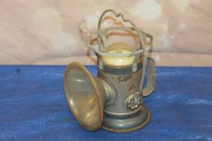 lot 246 image: VINTAGE DELTA POWERLITE LANTERN&nbsp