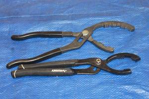 lot 268 image: TOTAL OF 2 ADJUSTABLE OIL FILTER PLIERS , HUSKY 12 &amp CRAFTSMAN 13 20520&nbsp