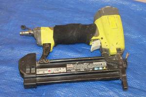 lot 281 image: RYOBI YG200BN &nbsp 18-GA PNEUMATIC BRAD NAILER&nbsp
