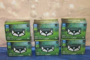 lot 299 image: TOTAL OF 6 DOTCOM PRODUCTS SOLAR BRIGHT FLOOD LIGHTS ,IN ORIGINAL BOX&nbsp
