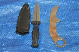 lot 318 image: TOTAL OF 2 TRS KNIVES , RAPTOR KARAMBIT TRAINER KNIFE 7 12 &amp TRS 7CR17MOV 8 KNIFE WITH SHEATH&nbsp