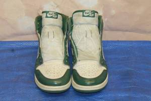 lot 326 image: NIKE JORDAN 1 RETRO HIGH GORGE GREEN 2022 ,SIZE 7Y&nbsp