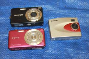 lot 332 image: TOTAL OF 3 DIGITAL CAMERAS , FUJIFILM FINE PIX J40 , SONY STEADY SHOT DSC-W710 ,DIGIAL POINT &amp SHOOT&nbsp