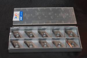 lot 7 image: ISCAR&nbsp HM90 APCR 220616R-P&nbsp IC28&nbsp CARBIDE MILLING INSERTS IN CASE , ( 10PC)&nbsp