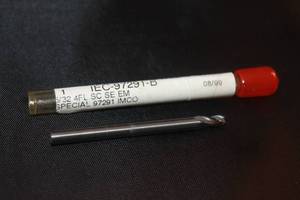 lot 16 image: IMCO IEC-97291-B&nbsp 532 4FL SC SE END MILL&nbsp &nbsp&amp&nbsp &nbspSCM-15150-D&nbsp 18 X 18 CARB 4FL SINGLE END&nbsp MILL&nbsp  SEE PICS&nbsp