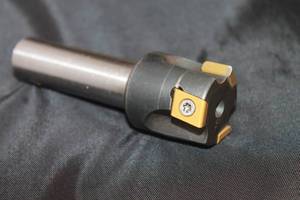 lot 23 image: INDEXABLE INSERT END MILL WITH 3-PC CARBIDE INSETS&nbsp